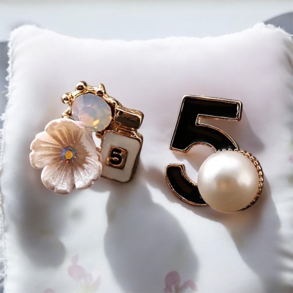 Elegant Pearl and Floral Earrings - Picture 1 of 2